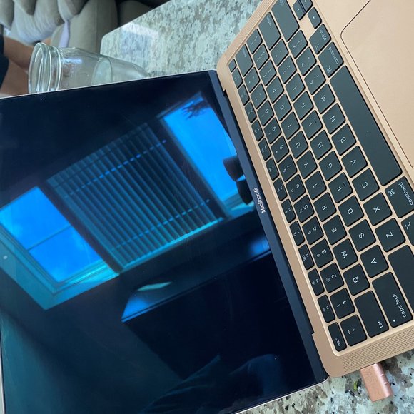 MacBook Air 13.3 Laptop Apple 8GB - 256 GB SSD